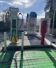 IPLANET Ricarica in sicurezza in modalità ultra fast per tutti i veicoli elettrici.