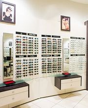 Opticien LAVAL Optical Center image 5
