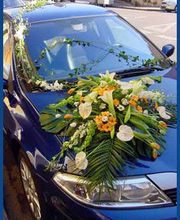 276088-floristeria-teresa-escribano-decoracion-floral-en-un-auto-color-azul.jpg