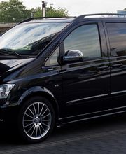 A nuestros chóferes cualificados les complace poder trasladarte a cualquier lugar.
Como ya hemos dicho antes, el precio, además de ser más barato que nuestra competencia mas cercana o Uber , Cabify