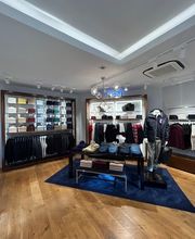 Tommy Hilfiger image 2