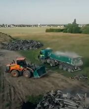 D. Grosser Baggerbetrieb Bild 1
