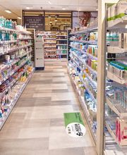 Haushaltswaren
Wir bieten Ihnen in unserem EDEKA-Markt außerdem eine gute Auswahl an Haushaltsprodukten des täglichen Lebens, sowie das umfangreiche Sortiment von TCHIBO.
Hier finden Sie neben Kaffee jede Woche interessante Angebote aus Mode, Haushalt, Technik oder Garten.