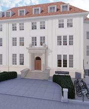 Eine Visualisierung der Alten Stadtkasse Oldenburg zeigt die elegante Fassade des historischen Gebäudes. Die moderne Gestaltung der Außenanlage ergänzt das denkmalgeschützte Bauwerk und bietet einen stilvollen Zugang für Gäste und Besucher.