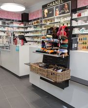 check-out-schalter-amavita-apotheke-corviglia