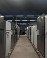 Le réfrigérateur est un incontournable de la cuisine. Indispensable à la conservation des aliments frais, choisissez le frigo pas cher qui correspond le mieux à vos besoins. Le frigo américain est design et offre une grande capacité de stockage, le réfrigérateur congélateur est très pratique et le frigo encastrable est parfait pour conserver l’harmonie de votre cuisine. Il existe tout type de frigo : petit réfrigérateur ou réfrigérateur top pour équiper un studio, réfrigérateur une porte pour une grande contenance en produits frais. Quant au réfrigérateur multiportes, il vous offre une contenance XXL. Frigo Samsung, LG, Bosch ou Liebherr ? Faites votre choix !