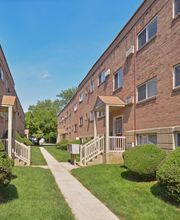 Woodview Apartments image 15