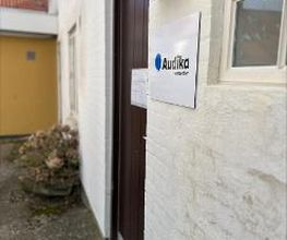 Indgang hos Audika Varde