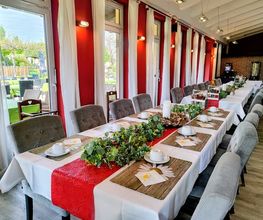 Sitzgelegenheiten des Salatbar im Barberino Restaurant