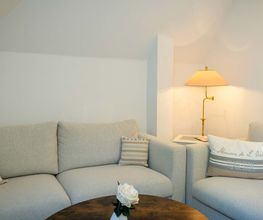 Apartment Wohnbereich mit Schlafcouch - Boutique Hotel Rosengarten Hamburg