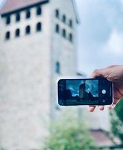 Für Social Media Kanäle sind gute, authentische Fotos von großer Bedeutung. Wir fokussieren uns auf die Smartphone Fotografie.