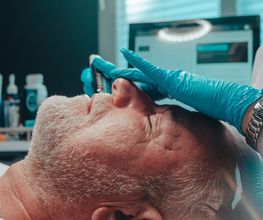 Hydrafacial-Behandlung Mann