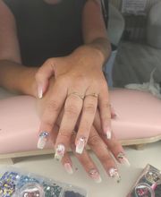 Hélène beauté nails image 10