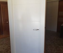 PUERTALACADAINTERIOR.jpg
