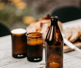 Bier Windlicht und Trink Gäser aus der upgecyceten bierflasche - wundervoe witzige und nachhaltige Geschenkidee für sie und ihn