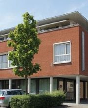 U vindt onze praktijk op de begane grond aan de Mathessestraat in Breda. Er zijn voldoende gratis parkeerplaatsen in de straat.