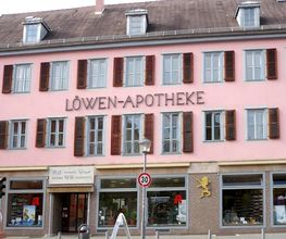 Aussenansicht der Löwen-Apotheke