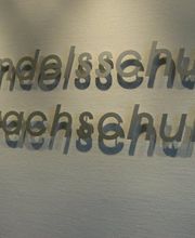 Dr. Raebers Höhere Handelsschule Bild 4