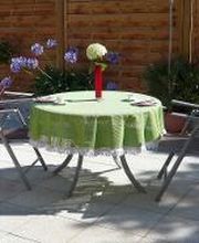 Gemütliches Essen und Relaxen auf der Terrasse