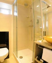 Guest room bath