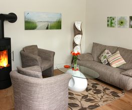 Wohnzimmer der Pastor's Stuv mit Kaminofen