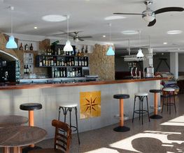 hotel-grecs-bar-05.jpg