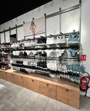 Calvin Klein Outlet image 3