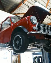 Notre équipe experte est là pour redonner vie à votre véhicule. Réparations, entretien, tout pour une voiture qui roule comme neuve.