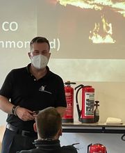 Lehrgang-zum-Brandschutzhelfer.de  Brandschutzhelfer Ausbildung mit Berufsfeuerwehrmännern Bild 5