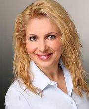 Inhaberin, Zahnärztin Maya Jakob
Dental Team Palace