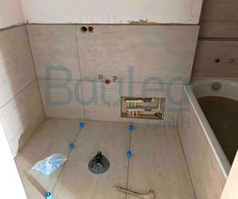 18-badsanierung-puchheim-wandfliesen-steinoptik-badewanne.jpeg