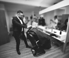Salon Akan Bild 3