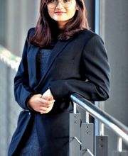 Business-Mitarbeiterin am Arbeitsplatz