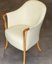 Sessel in Leder bezogen