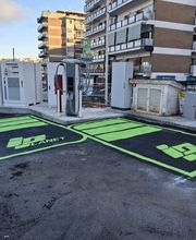 IPLANET Ricarica in sicurezza in modalità ultra fast per tutti i veicoli elettrici.