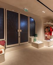 Lacoste Saint Tropez image 2