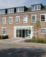 Buitenkant tandartspraktijk Dental Clinics Grave Ravelijn