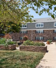 Burnett Manor image 14