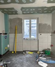 Die H+S Immobilien GmbH aus Koblenz steht für hochwertige Badsanierungen mit modernem Anspruch. Von der professionellen Fliesenverlegung bis zur funktionalen Raumgestaltung – das Unternehmen schafft Wohlfühlbäder mit Stil und Substanz.