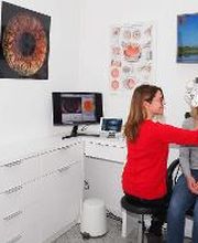 Kostenloser optometrischer Sehtest im KUNTZ Sehlabor, bei Kuntz Sehen & Hören, Speyer. Dazu umfassende Sehberatung, eine riesige Fassungsauswahl und Markengläser von ZEISS.