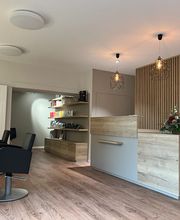 Claudia Schneider Hairstyle