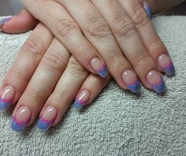 Kosmetik & Nails Bild 7