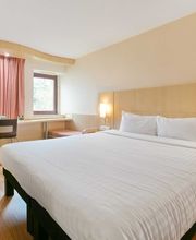 B&B HOTEL Le Mans Centre Cathédrale image 8