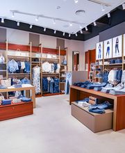 GUESS OUTLET BONAIRE imagen 3