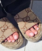 MOÈ Nails & Beauty Professionelle Pediküre in Augsburg, die Ihre Füße weich, gesund und schön macht.