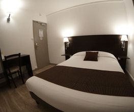 NEVERS HOTEL image 1