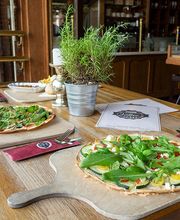 Völker’s Restaurant in Oldenburg | Flammkuchen serviert