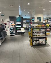 innenraum-amavita-apotheke-tivoli