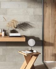 Mehr als nur Fliesen – ein Ausdruck von Stil Keramikplatten mit verschiedenen Motiven verwandeln Ihr Badezimmer in eine persönliche Wohlfühloase.