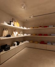 Lacoste Saint Tropez image 3